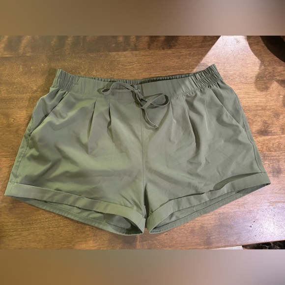 Zyia shorts - Picture 3 of 6